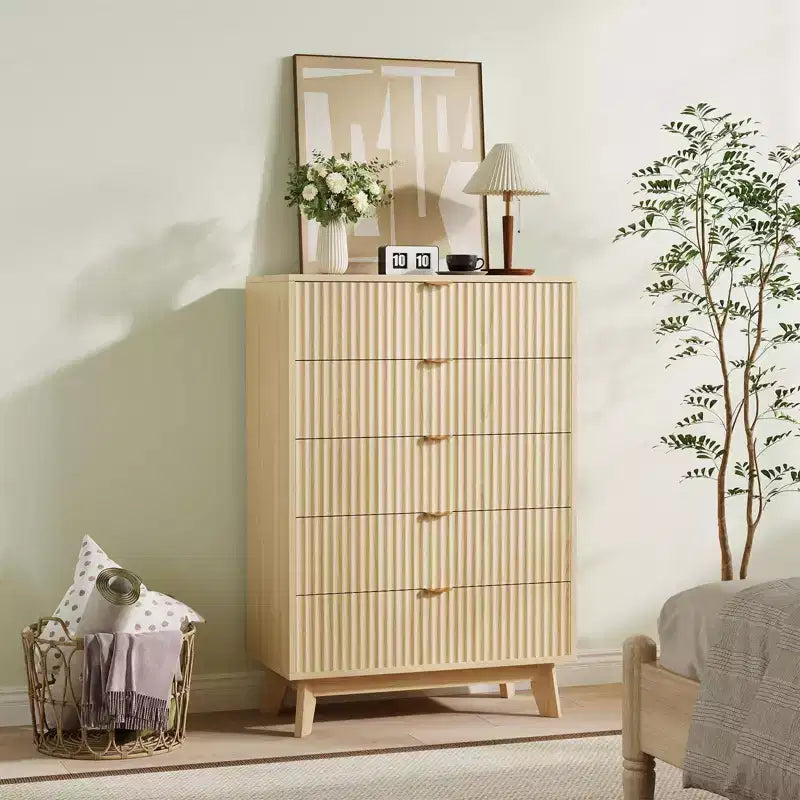 Cómoda Acanalada para Dormitorio, Cómoda Alta de Madera para Almacenamiento, Cómoda Moderna de Dormitorio con Almacenamiento Profundo de 5 Cajones de Madera
