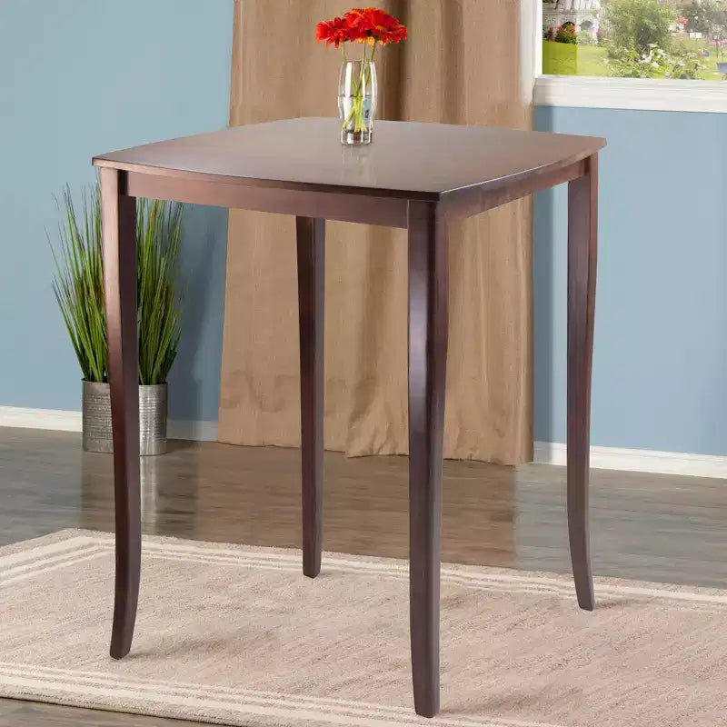 Mesa Alta con Tapa Curva – Acabado Nogal, Patas Acampanadas, Madera Maciza, Base de 4 Puntos