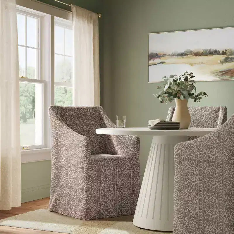 Silla de comedor con reposabrazos inclinados y funda desenfundable – Mezcla de poliéster y algodón, estructura de madera de caucho