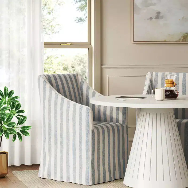 Silla de comedor con reposabrazos inclinados y funda desenfundable – Mezcla de poliéster y algodón, estructura de madera de caucho