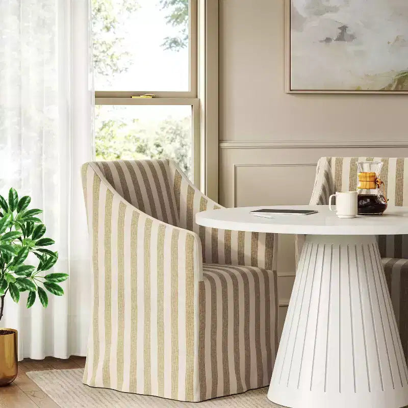 Silla de comedor con reposabrazos inclinados y funda desenfundable – Mezcla de poliéster y algodón, estructura de madera de caucho