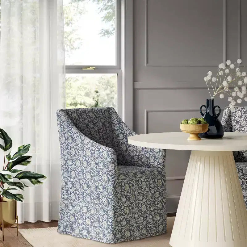 Silla de comedor con reposabrazos inclinados y funda desenfundable – Mezcla de poliéster y algodón, estructura de madera de caucho